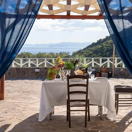 Quattro Archi Villa *